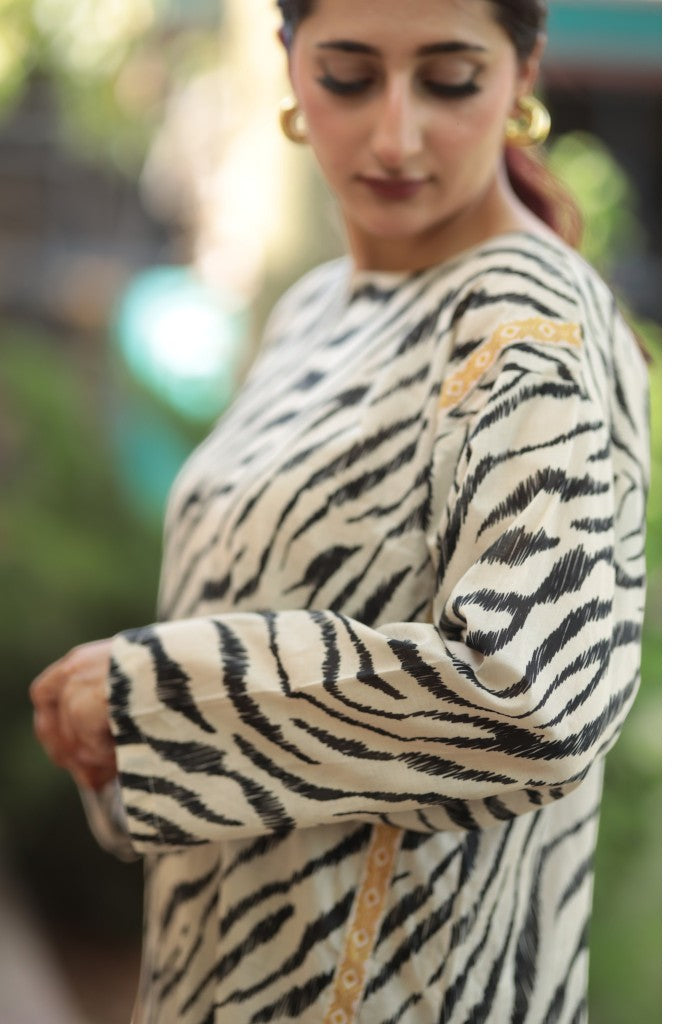 Zebra Noir – 2-Piece Graphic Printed Co-ord Set