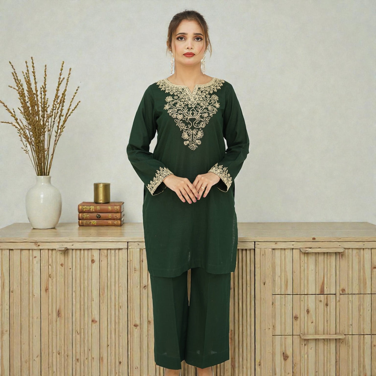 Emerald Motif – 2-Piece Kashmiri Embroidered Slub Lawn Suit