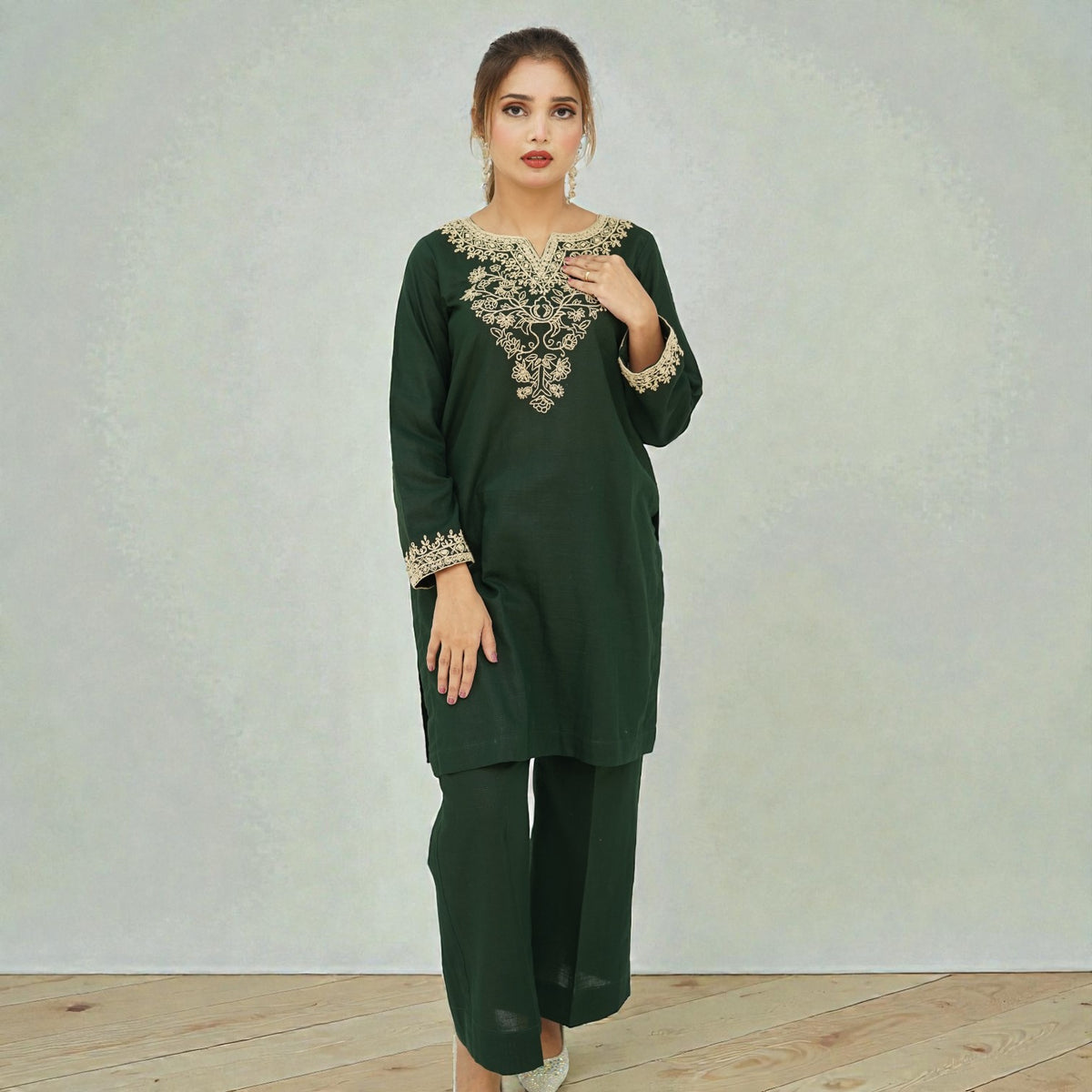 Emerald Motif – 2-Piece Kashmiri Embroidered Slub Lawn Suit