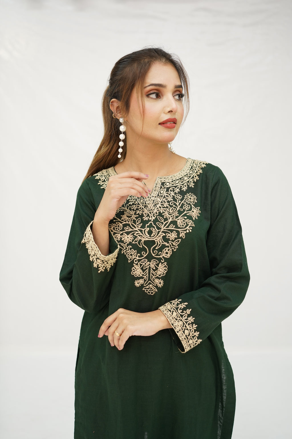 Emerald Motif – 2-Piece Kashmiri Embroidered Slub Lawn Suit