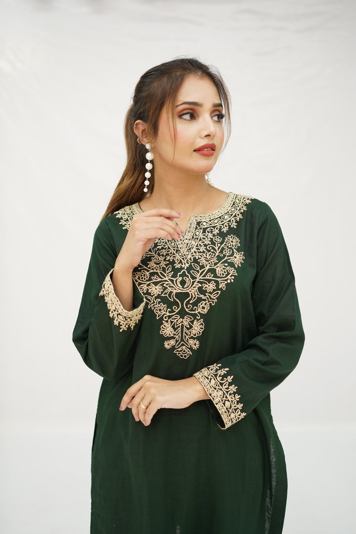 Emerald Motif – 2-Piece Kashmiri Embroidered Slub Lawn Suit